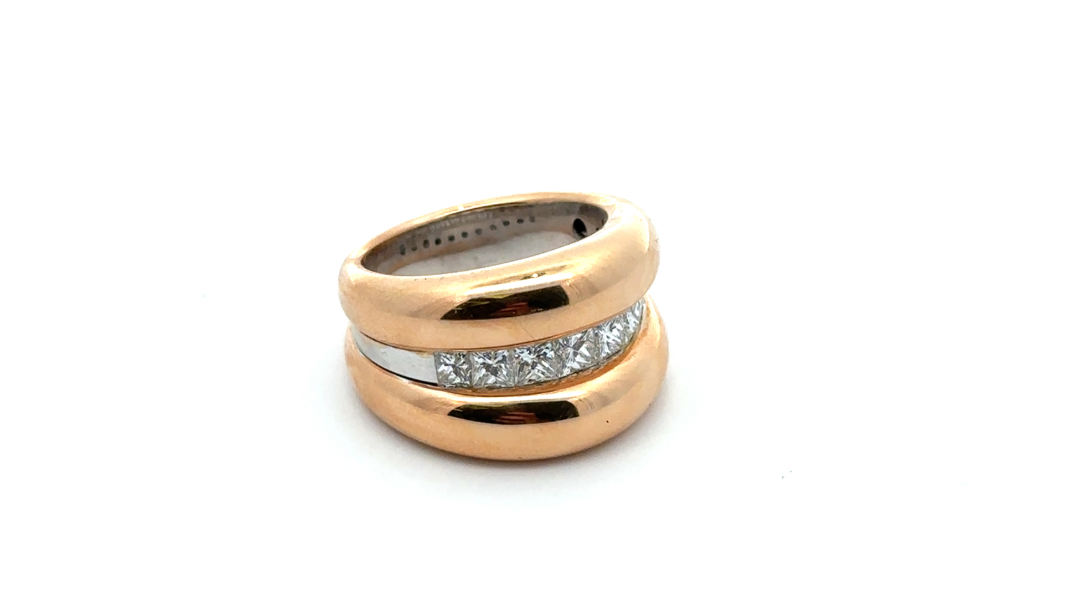 Rotgoldring mit Brillanten